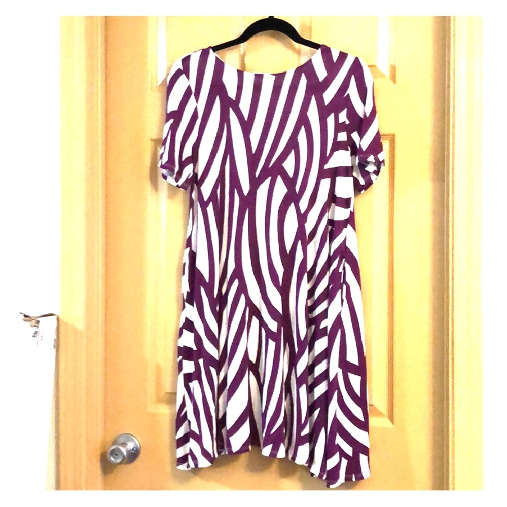 Comfortable, flowy dress. Cute design with pockets